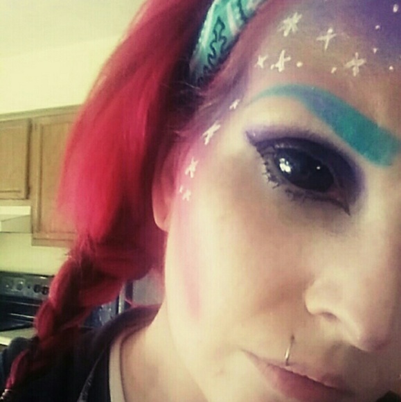 Meet your Posher, Stacie - Picture 2 of 3